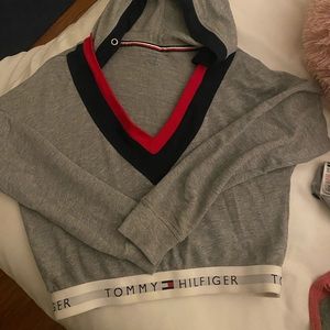 Tell me Hilfiger crop top hoodie size - XS